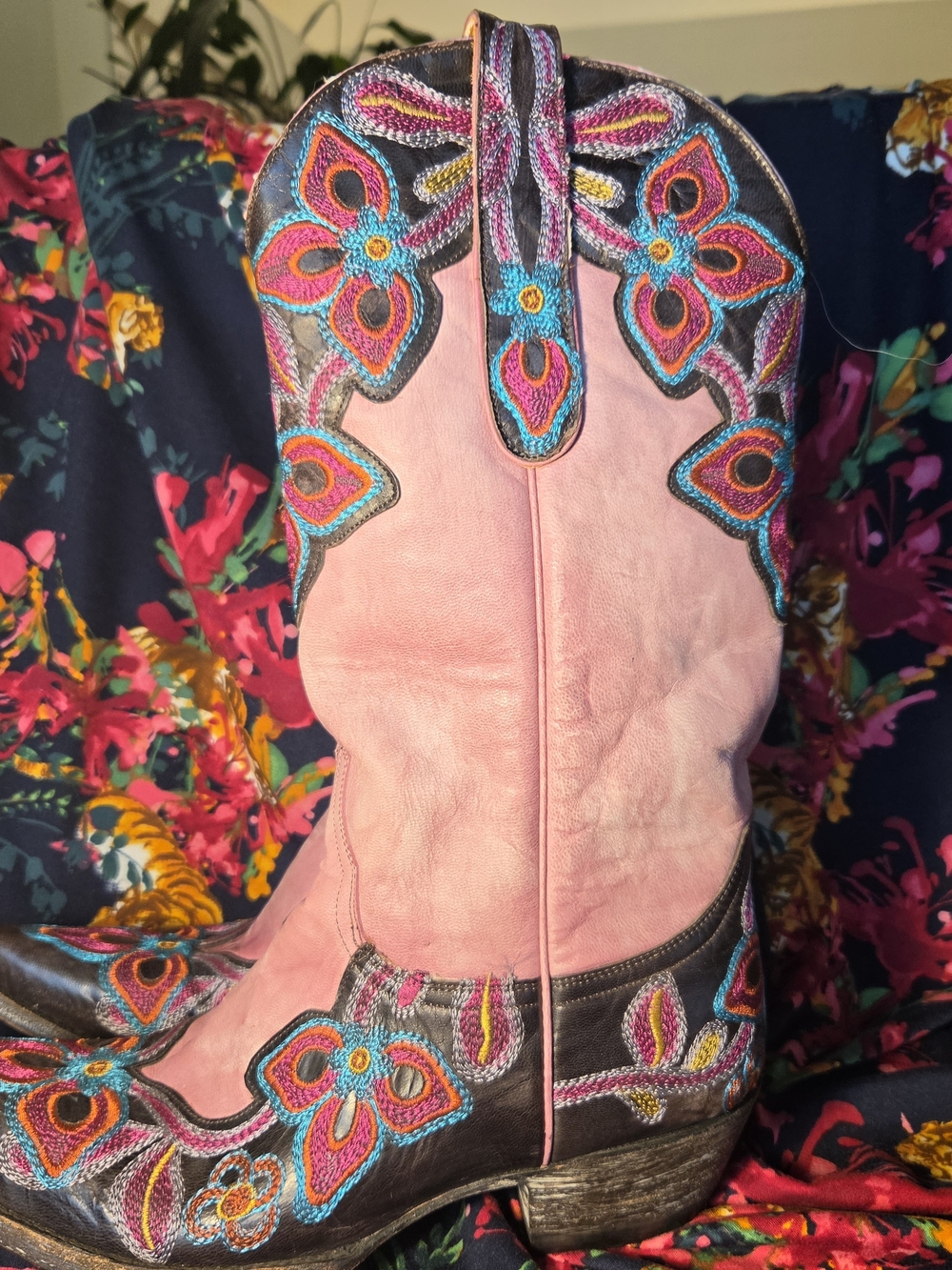 Old Gringo Pink Leather Embroidered Floral Western Boots - Picture 2 of 5